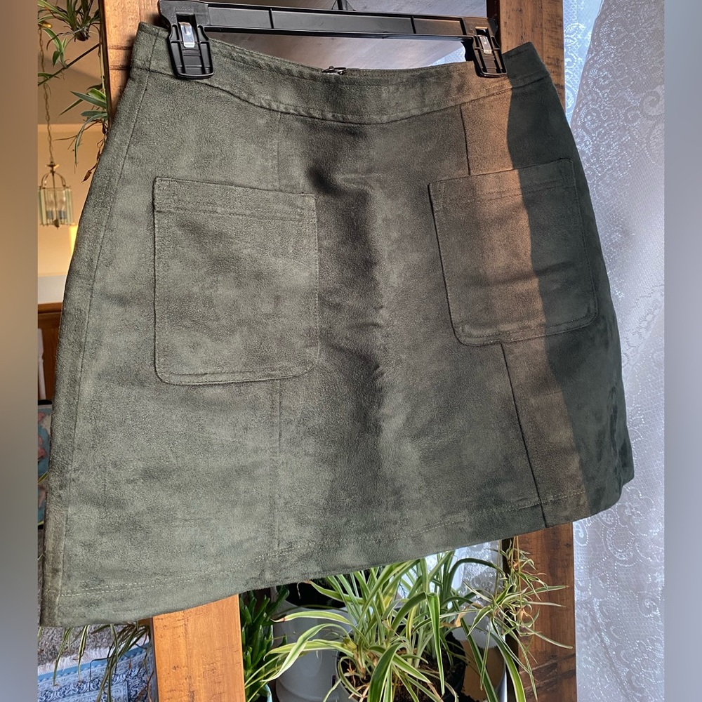 Old Navy | 4 | Suede Green Royal Pine Mini Skirt with Pockets